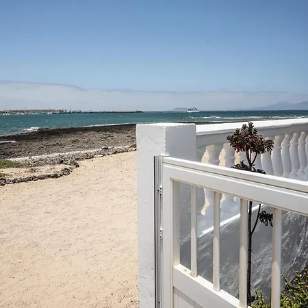 La Maja Beachfront Villa *