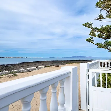 Villa La Maja Beachfront